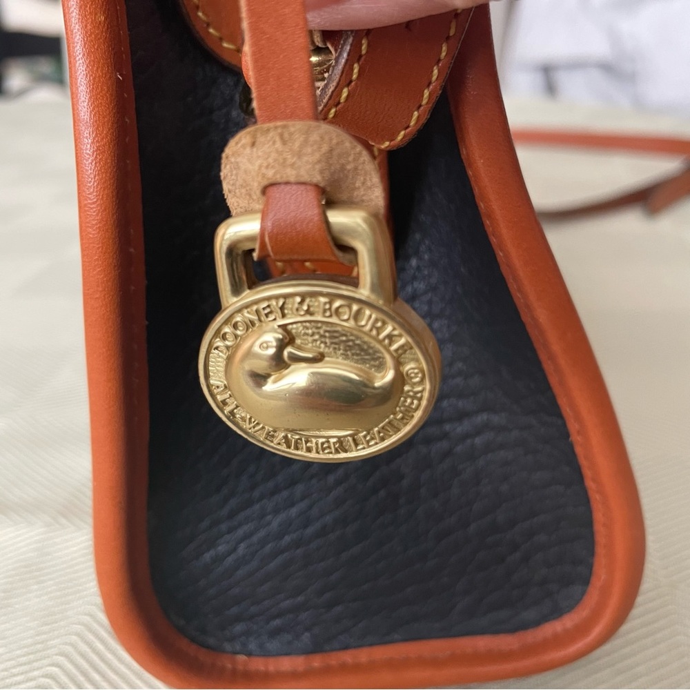 Vintage Dooney & Bourke in excellent condition! - Picture 5 of 11
